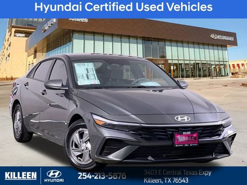Used 2025 Hyundai Elantra SE image 1
