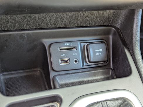 Used 2016 Jeep Cherokee Latitude w/ Comfort/Convenience Group FWD image 25