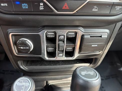 Used 2023 Jeep Wrangler Unlimited Sahara w/ Cold Weather Group AWD/4WD image 25