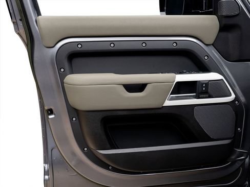 Used 2023 Land Rover Defender 110 SE image 60