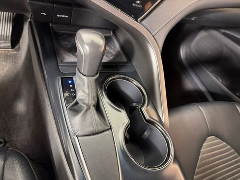 Used 2020 Toyota Camry SE image 18