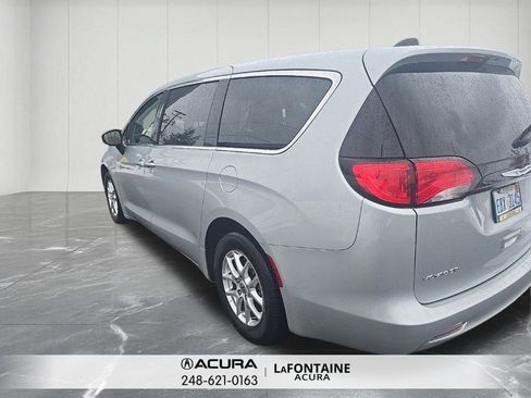 Used 2023 Chrysler Voyager LX image 9