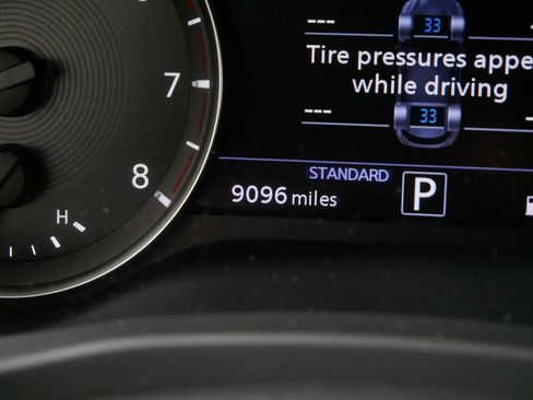 Used 2024 INFINITI QX50 Sensory image 33