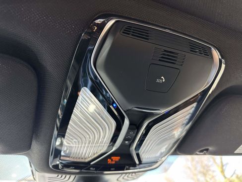 Used 2020 BMW 750i xDrive w/ M Sport Package image 30