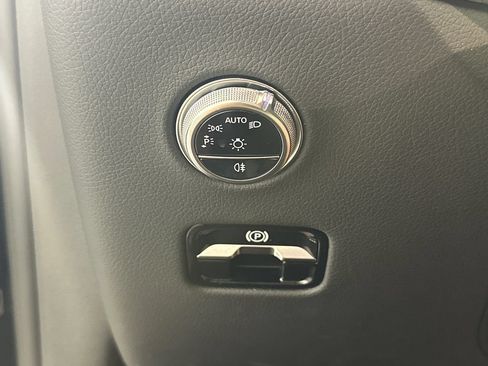 Used 2024 Mercedes-Benz GLC 300 4MATIC image 8