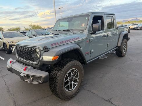 Used 2024 Jeep Gladiator Rubicon w/ Technology Group AWD/4WD image 3