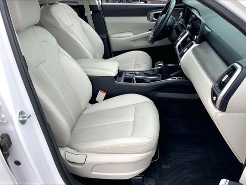 Used 2022 Kia Sorento EX w/ Panoramic Sunroof Package FWD image 8