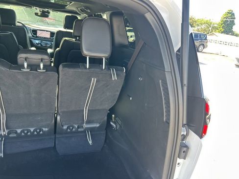 Used 2024 Chrysler Pacifica Limited w/ S Appearance Package image 31