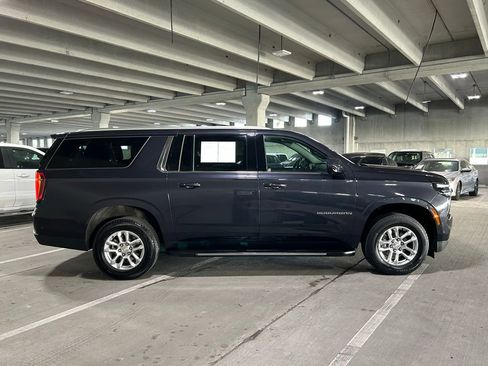 Used 2025 Chevrolet Suburban LT image 6