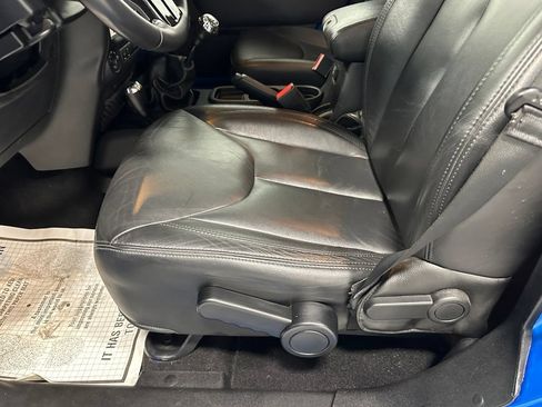 Used 2015 Jeep Wrangler Unlimited Sahara AWD/4WD image 13