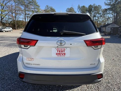 Used 2019 Toyota Highlander SE image 39