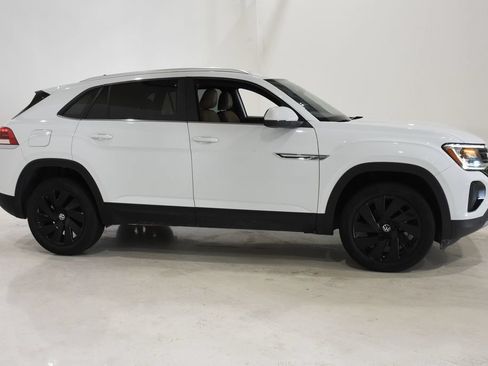 Used 2025 Volkswagen Atlas Cross Sport SE FWD image 3