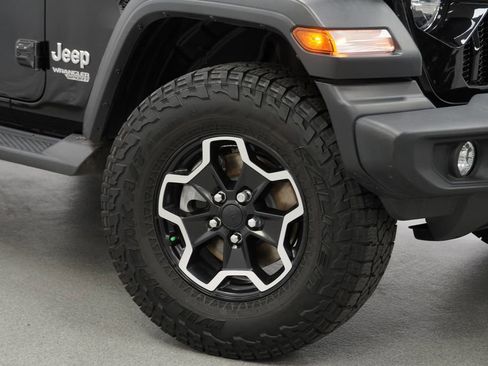 Used 2020 Jeep Wrangler Sport AWD/4WD image 4