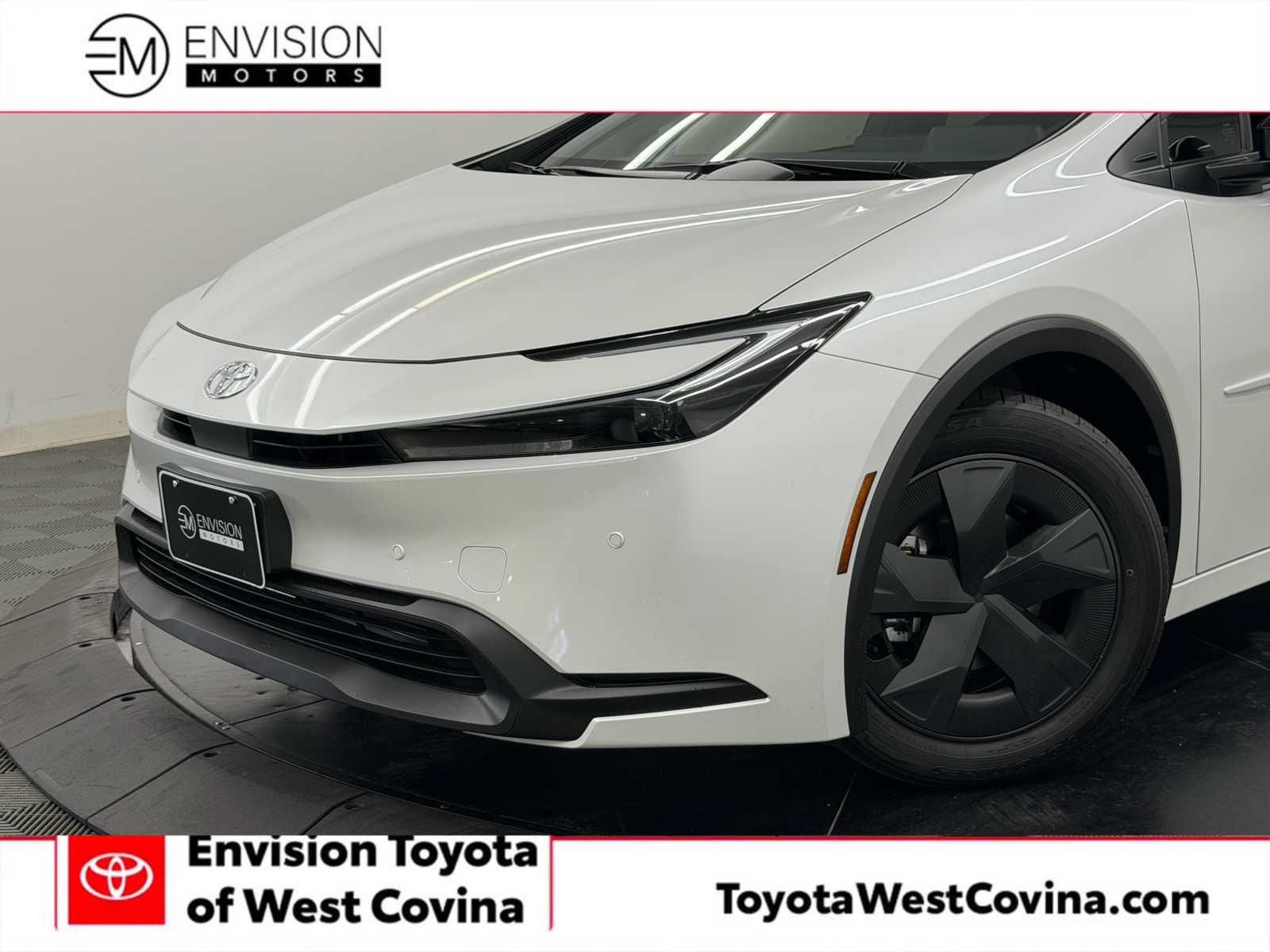 New 2027 Toyota Prius LE FWD image 3