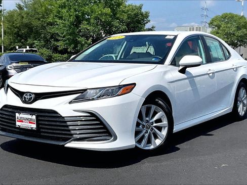 Used 2021 Toyota Camry LE w/ Convenience Package FWD image 1