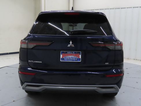 New 2025 Mitsubishi Outlander SE image 4