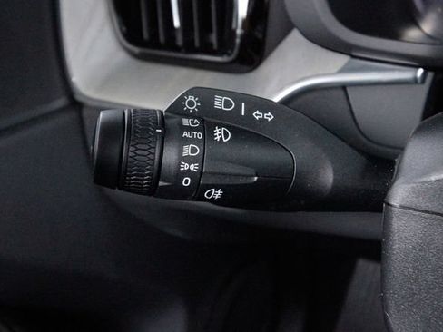 Certified 2025 Volvo XC60 B5 Plus AWD/4WD image 19