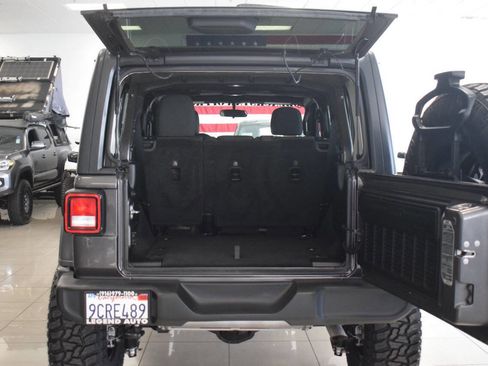 Used 2018 Jeep Wrangler Unlimited Sport S AWD/4WD image 33