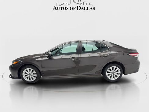 Used 2020 Toyota Camry LE image 7