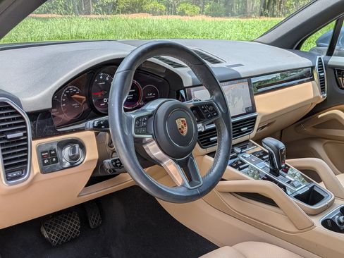 Certified 2020 Porsche Cayenne AWD/4WD image 4