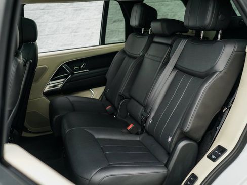 Used 2022 Land Rover Range Rover Long Wheelbase SE image 24