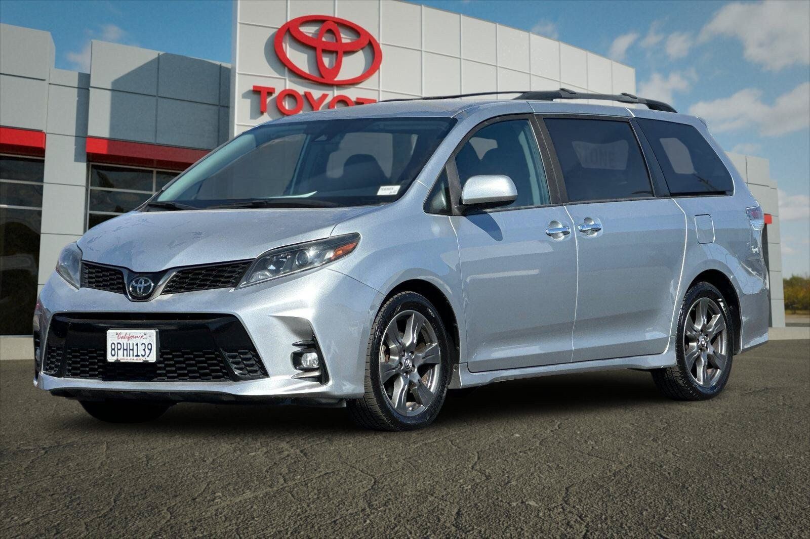 Used 2020 Toyota Sienna SE w/ Carpet Mat Package FWD image 7
