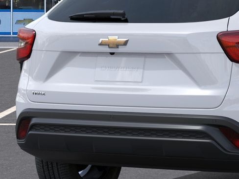 New 2026 Chevrolet Trax LS w/ LS Convenience Package FWD image 38