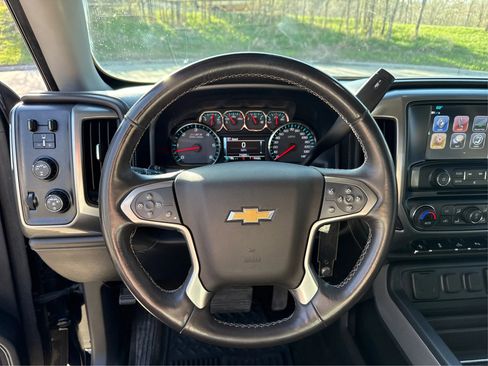 Used 2017 Chevrolet Silverado 1500 LTZ Z71 w/ LTZ Plus Package AWD/4WD image 18