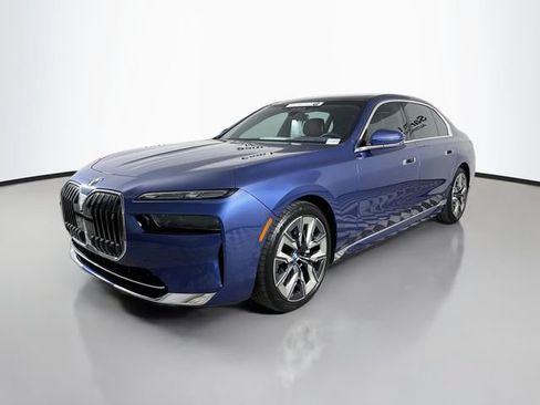 Certified 2023 BMW i7 xDrive60 w/ Executive Package 2 AWD/4WD image 3