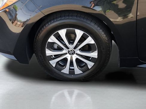 Certified 2022 Toyota Corolla LE FWD image 3