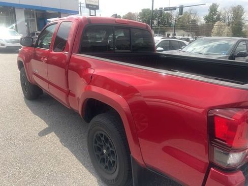 Used 2022 Toyota Tacoma SR5 image 3