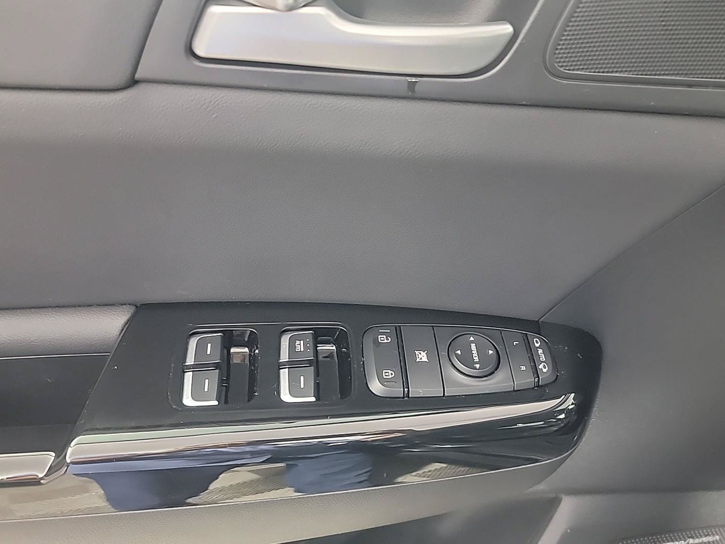 Used 2020 Kia Sportage EX w/ Option Group 15 AWD/4WD image 37