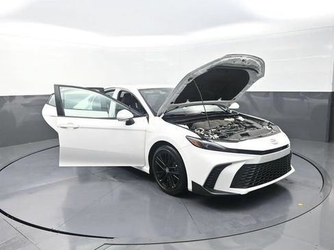 Used 2026 Toyota Camry SE FWD image 39