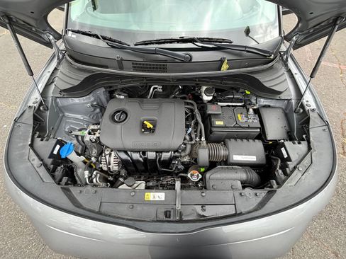 Used 2025 Kia Soul LX w/ LX Technology Package FWD image 30