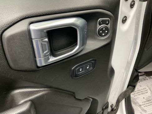 Used 2025 Jeep Wrangler Unlimited Rubicon AWD/4WD image 10