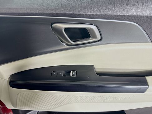 Used 2024 Kia Carnival LX image 31