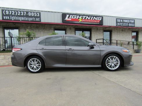 Used 2018 Toyota Camry XLE w/ Audio Package FWD image 5