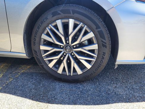 Used 2024 Nissan Altima 2.5 SV FWD image 7