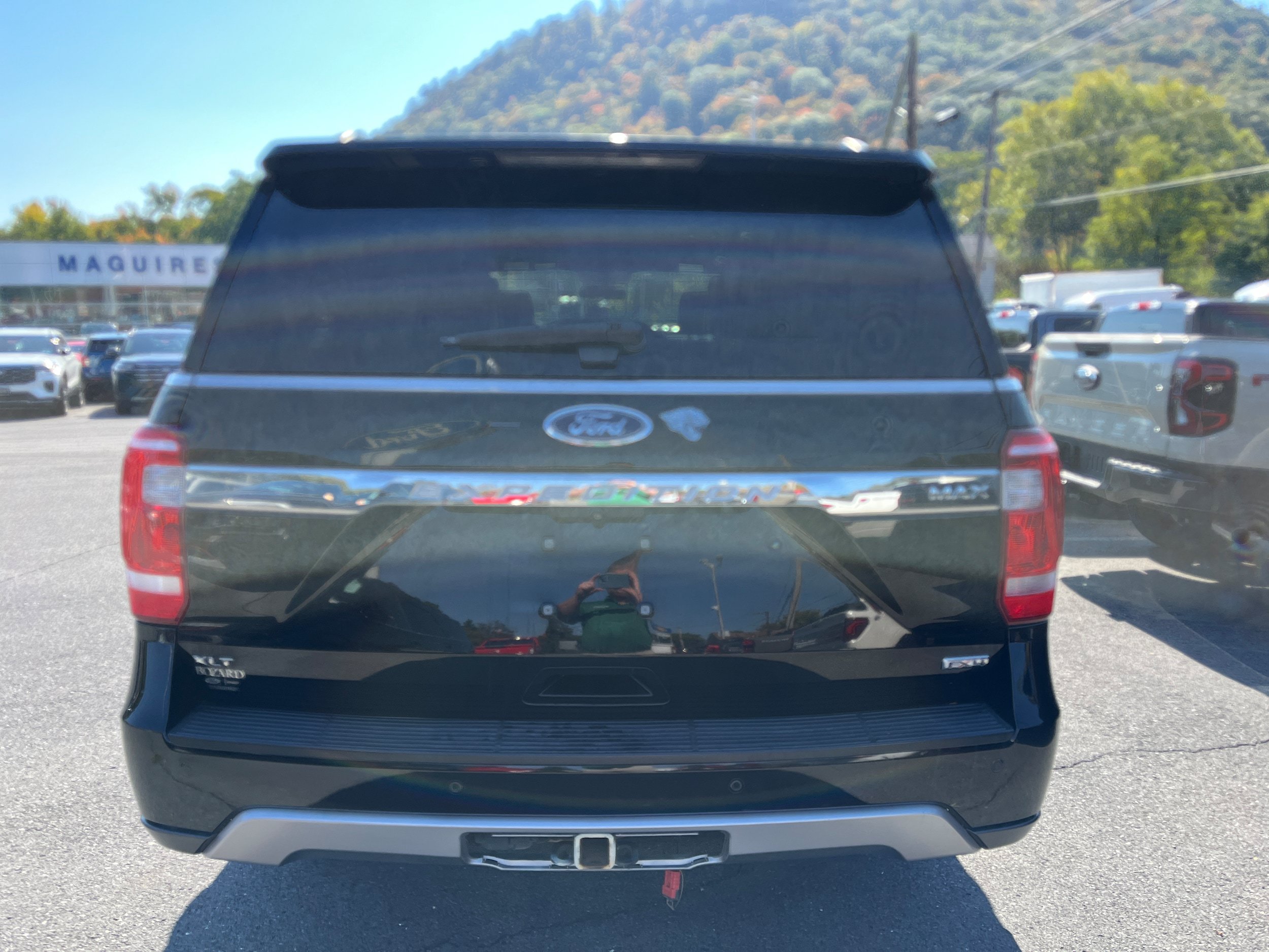 Used 2018 Ford Expedition Max XLT w/ Equipment Group 202A AWD/4WD image 8