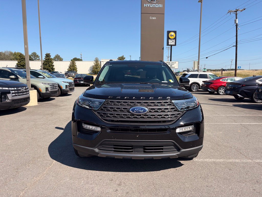 Used 2023 Ford Explorer XLT w/ Equipment Group 202A RWD image 2