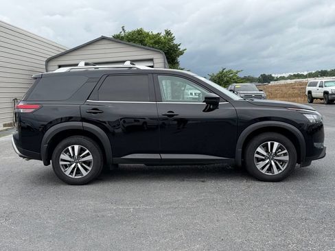 Used 2025 Nissan Pathfinder SL FWD image 4