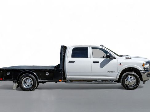 Used 2022 RAM 3500 Tradesman w/ Chrome Appearance Group image 5