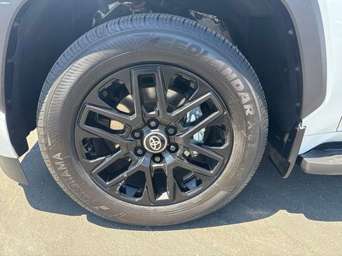 Used 2025 Toyota Sequoia Limited w/ Tow Technology Package AWD/4WD image 5