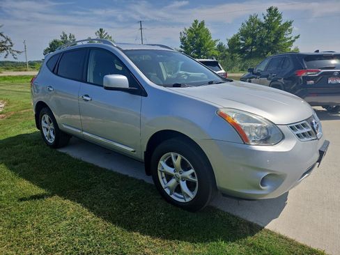 Used 2011 Nissan Rogue SV w/ Premium Pkg AWD/4WD image 3