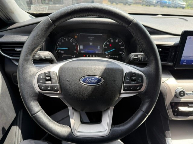 Used 2023 Ford Explorer XLT w/ Equipment Group 202A AWD/4WD image 12