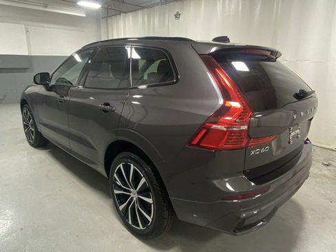 Certified 2025 Volvo XC60 B5 Plus image 2