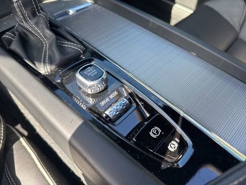 Used 2019 Volvo S60 T5 R-Design image 19