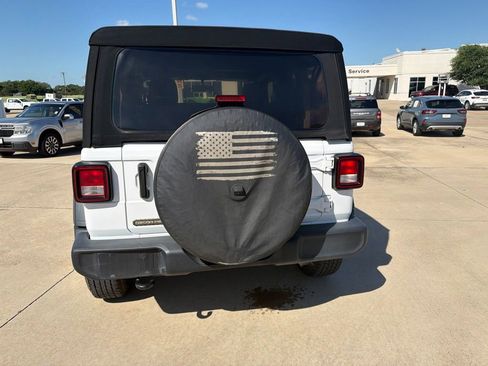 Used 2020 Jeep Wrangler Sport AWD/4WD image 4