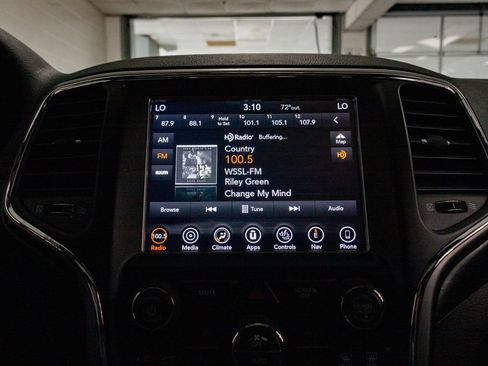 Used 2018 Jeep Grand Cherokee Altitude AWD/4WD image 14