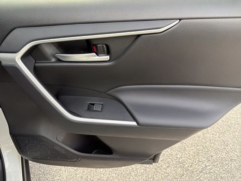 Certified 2025 Toyota RAV4 XLE FWD image 26